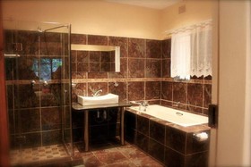 Amper Bo Guesthouse