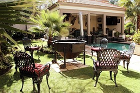 Casa Flora Guesthouse