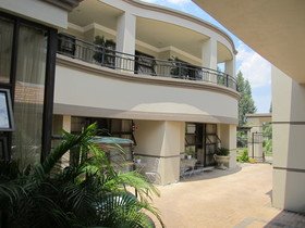 Casa Flora Guesthouse