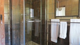 Dinkwe Lodge & Guest House