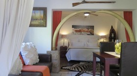 Dinkwe Lodge & Guest House