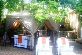 Dinkwe Lodge & Guest House