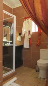 Dinkwe Lodge & Guest House