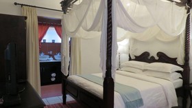 Dinkwe Lodge & Guest House