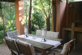 Dinkwe Lodge & Guest House