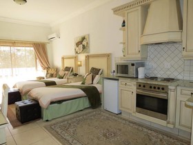 Kleineweide Guest House