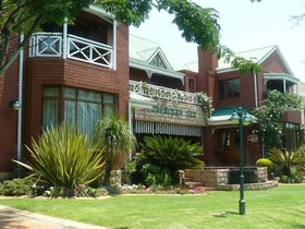 The Woodpecker Inn