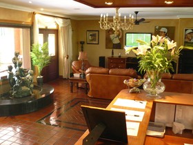 The Woodpecker Inn