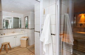 Apogee Boutique Hotel & Spa