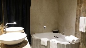Waterfalls Boutique Hotel