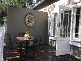 Waterhouse Guest Lodge in Muckleneu