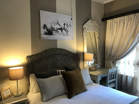 Waterhouse Guest Lodge in Muckleneu