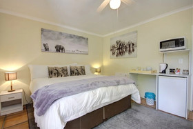 Lenox Lodge Guesthouse