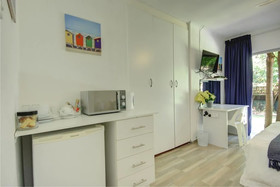 Lenox Lodge Guesthouse