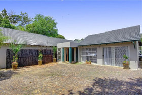 Lenox Lodge Guesthouse