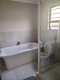 Akani Giest House Cosmo City