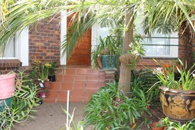 Chez Esme Guest House
