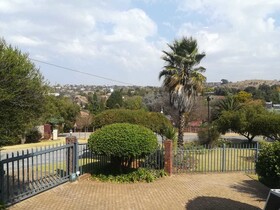 Chez Esme Guest House