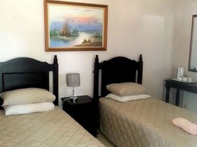 Black Swan Guest House