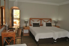 Safari Lodge, Hotel & Convention Centre