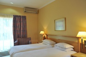 Safari Lodge, Hotel & Convention Centre