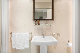 Sandton Slippers Bed & Breakfast
