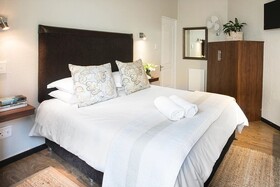 Sandton Slippers Bed & Breakfast
