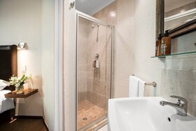 Sandton Slippers Bed & Breakfast