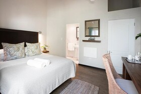 Sandton Slippers Bed & Breakfast