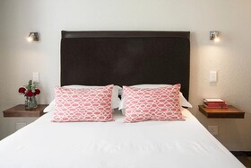 Sandton Slippers Bed & Breakfast