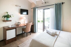 Sandton Slippers Bed & Breakfast