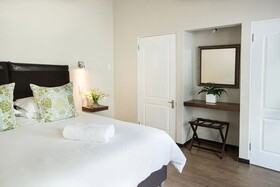 Sandton Slippers Bed & Breakfast