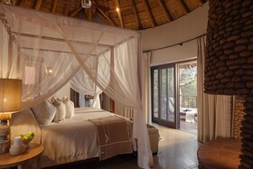 Thanda Safari Lodge