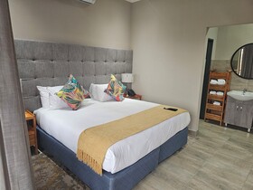 Tembo Guest Lodge