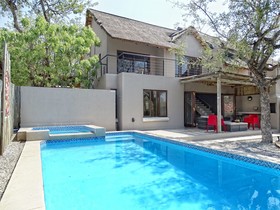 Bushglam Luxury Holiday Home