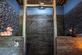 Hippomoon Lodge