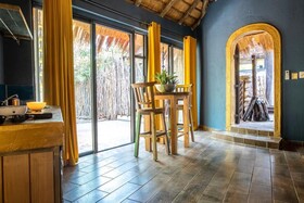 Hippomoon Lodge