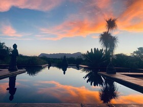 Hippomoon Lodge