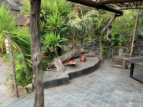 Hippomoon Lodge