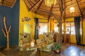 Hippomoon Lodge