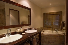Inyati Game Lodge