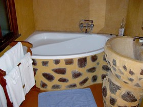 Royal Bakoena Lodge - Hamilton Parks