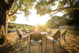 Toro River Lodges Big 5 Safari