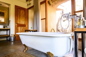 Toro River Lodges Big 5 Safari