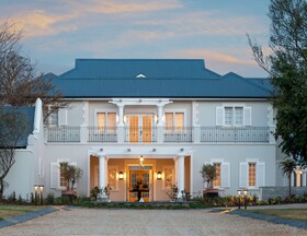 Long Lee Manor