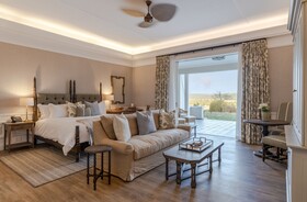 Long Lee Manor