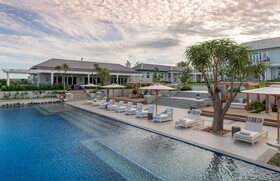 Long Lee Manor