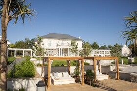 Long Lee Manor