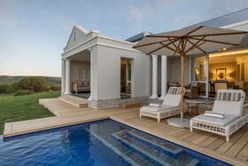 Long Lee Manor