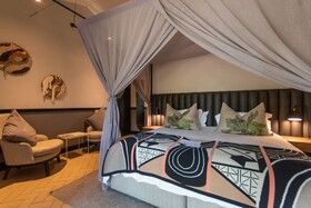 Kruger Shalati - Train on The Bridge & Garden Suites